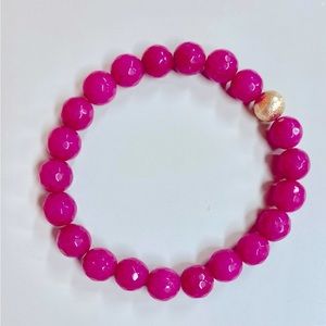 Jade magenta Bracelet with hammered gold accent